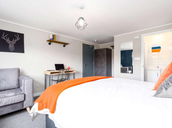 Bedroom 4a.jpg