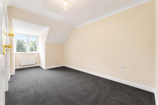 3 bed Terraced to rent Image 8
