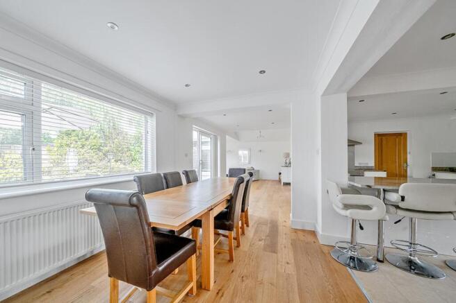 4 bed House for sale Image 8