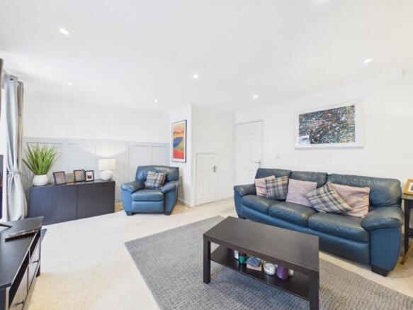 3 bed Town House for sale Image 8