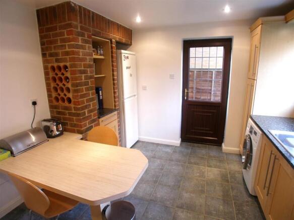 Fitted Kitchen/Break