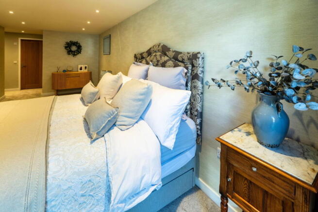 4 bed Detached for sale Image 10