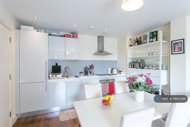 Modern Fitted Kitchen + Integrated Appliances