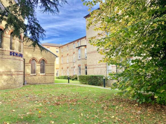 Leavesden Court