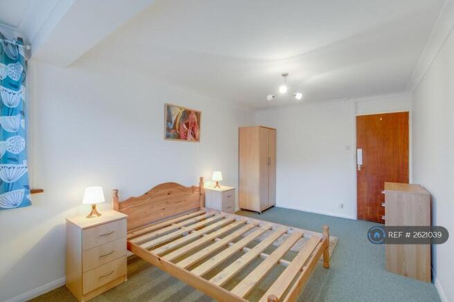 Master Bedroom Pic3