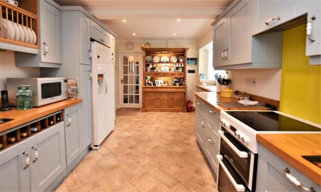 kitchen (2).JPG