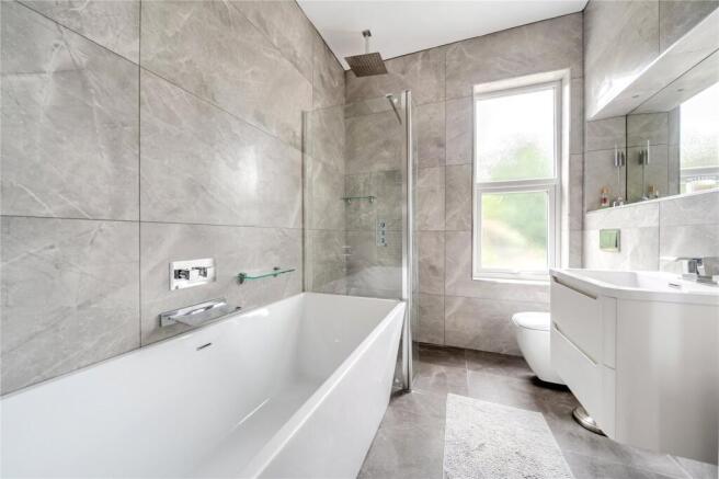 4 bed Detached for sale Image 11