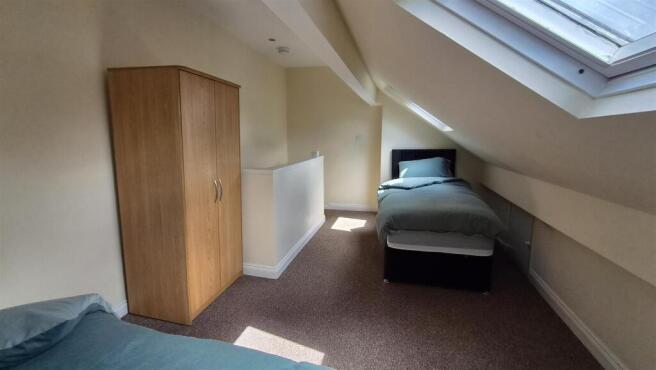 2 bed House to rent Image 5