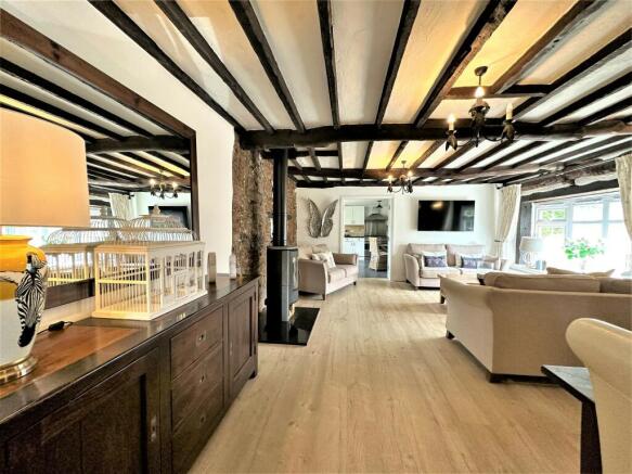 Lounge/ Diner in Wing