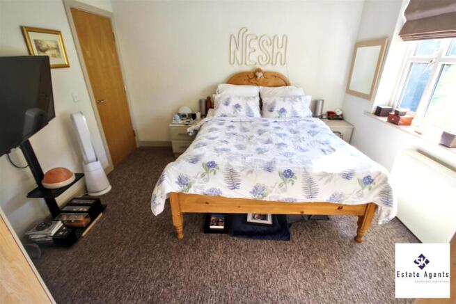 3 bed Flat for sale Image 6