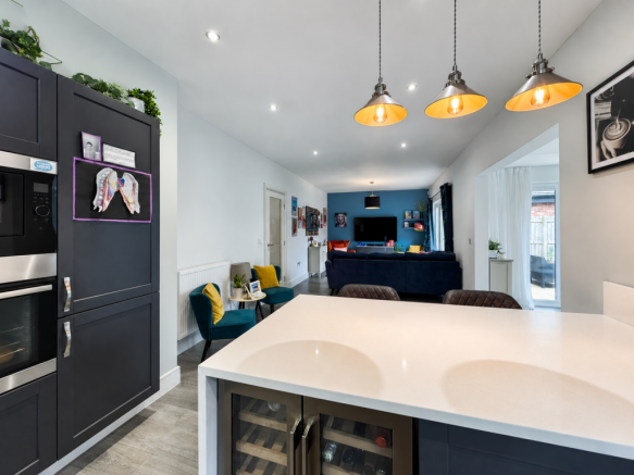 5 bed Detached for sale Image 8