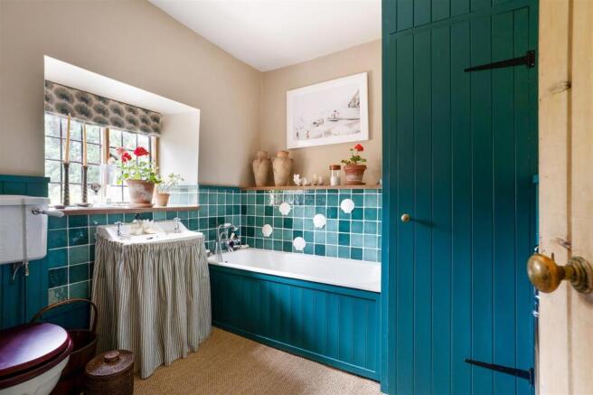 Bathroom 1 .jpg