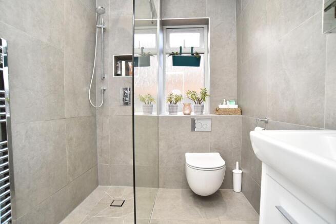 4 bed Detached for sale Image 8