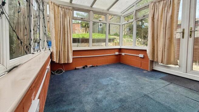 Chart Hills Close, London, SE28 photo 4