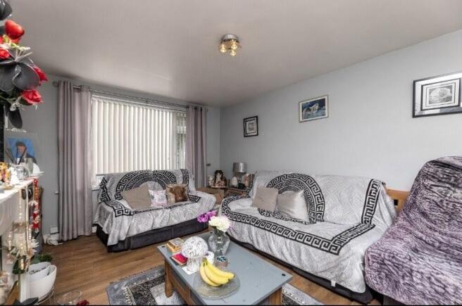 4 bed Semi-Detached for sale Image 4