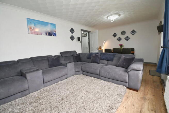 Elland Close, Barnsley, S71 1SR photo 5
