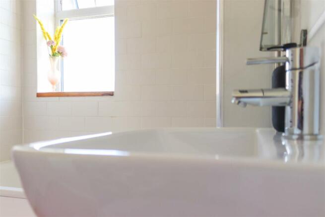 Bathroom 1.4.jpg