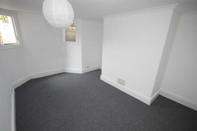 GF flat 113 Hills Road 4.jpg