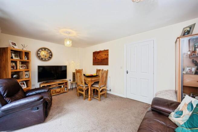 3 bed Semi-Detached for sale Image 4
