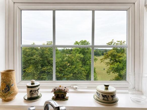 2 bed Flat for sale Image 7
