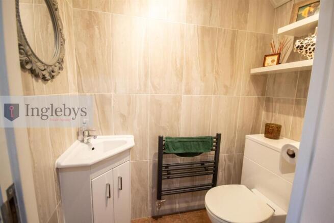 4 bed House for sale Image 8