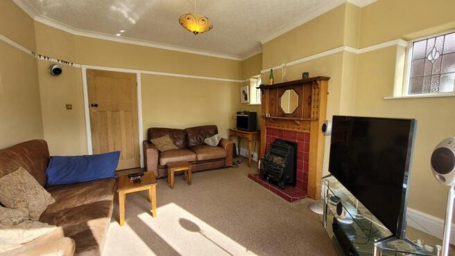 Laverton Road, 61 - Lounge 2 new.jpg
