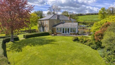 Stunning country house with beautiful views and natural swimming pool in Bratton Seymour