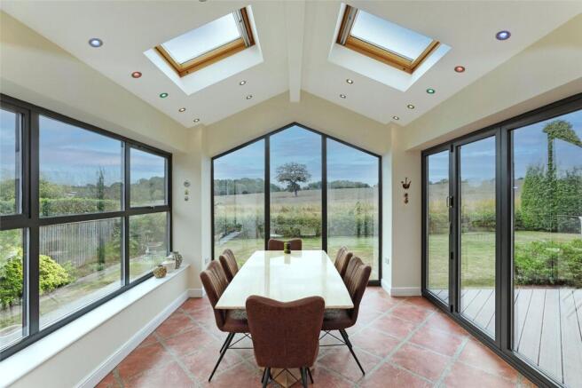 5 bed Detached for sale Image 6