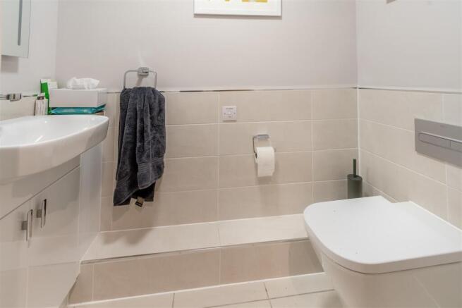 2 bed Apartment for sale Image 11