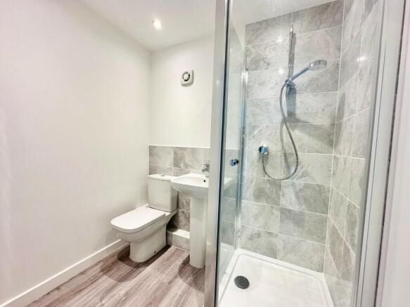 1 bed Town House to rent Image 5