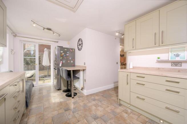 Ironwood Avenue, Desborough, Kettering photo 4