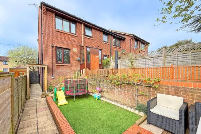 3 bed Semi-Detached for sale Image 6