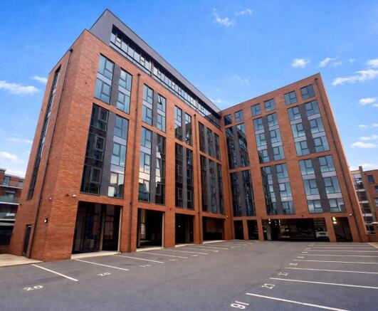 3 bed Apartment to rent Image 12