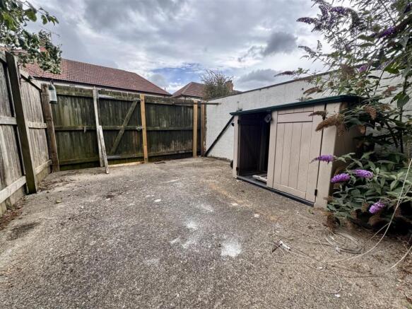 2 bed Terraced to rent Image 9