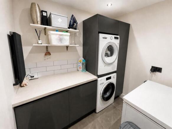 4 bed House for sale Image 11
