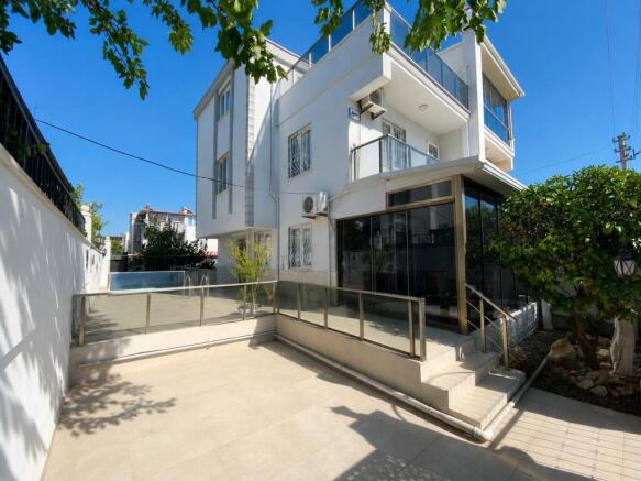 Photo 3