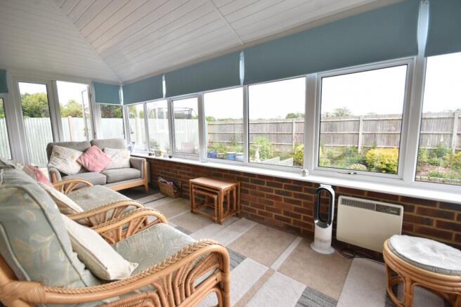 Stonecourt Close, Horley, Surrey, RH6 photo 4