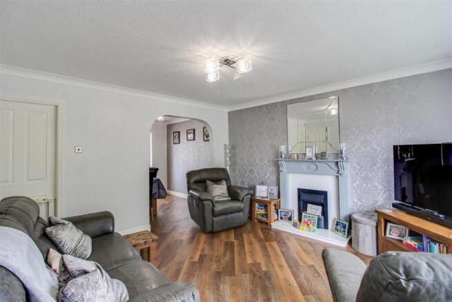 4 bed Detached for sale Image 5