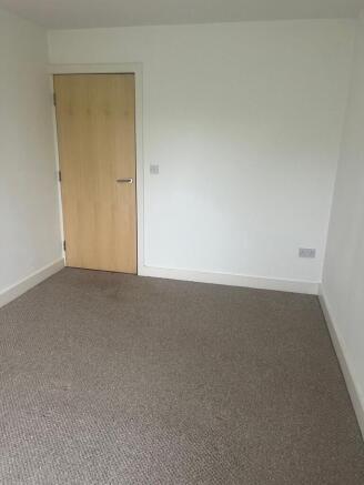 2 bed Apartment to rent Image 8