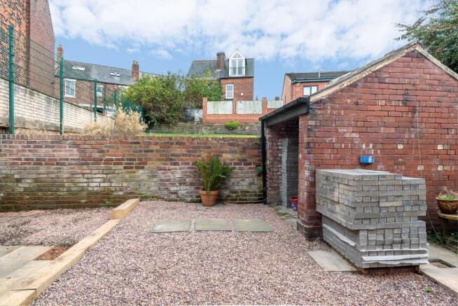 2 bed Terraced to rent Image 9