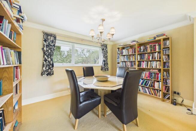 2 bed Apartment for sale Image 6