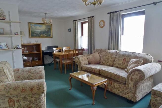 LIVING/DINING ROOM