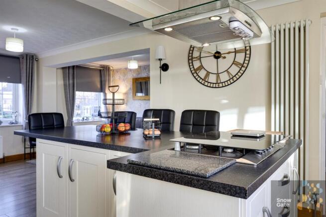 4 bed Detached for sale Image 10