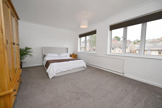 4 bed Detached for sale Image 11
