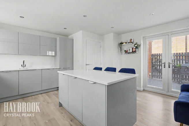4 bed Detached for sale Image 9