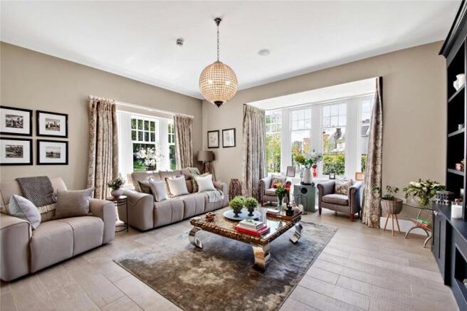 5 bed Detached for sale Image 8