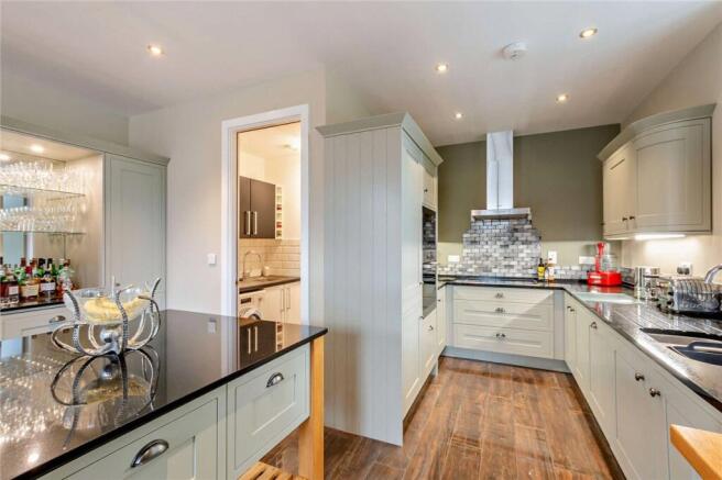 3 bed Apartment for sale Image 6