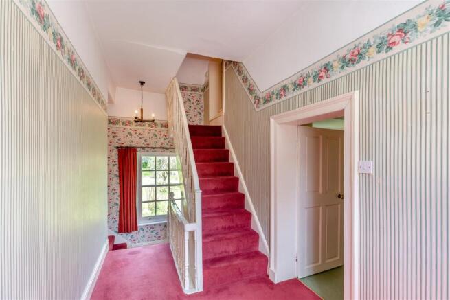 8590111-interior27.jpg