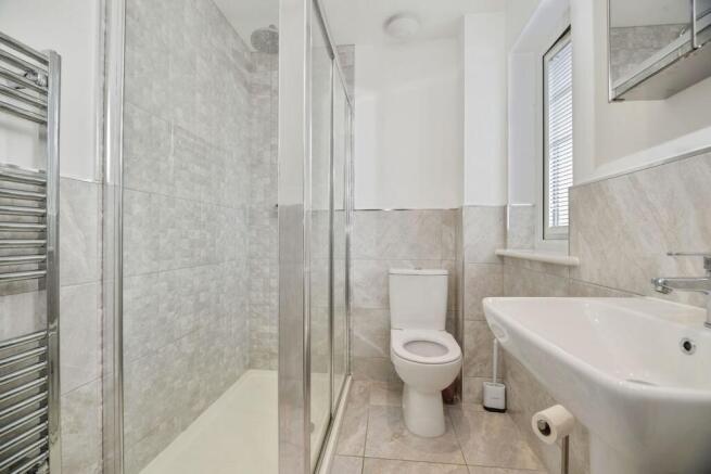 4 bed Detached for sale Image 11
