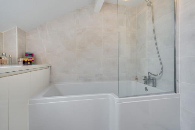 'L' Shaped Bath